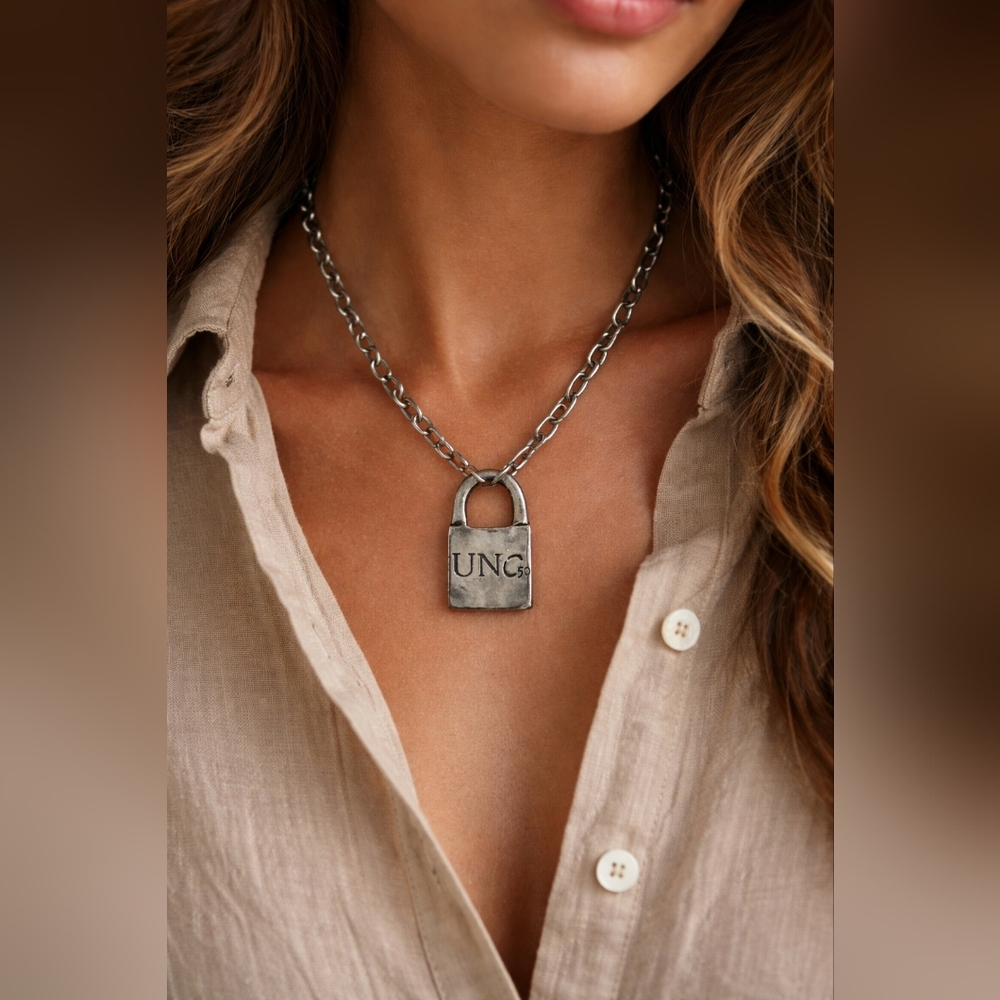 UNO DE 50 Vintage Sterling Silver Padlock Pendant Or Purse Charm